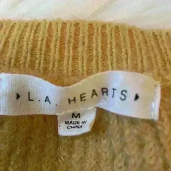 L.A. Hearts soft gold colored sweater size M - Picture 2 of 3
